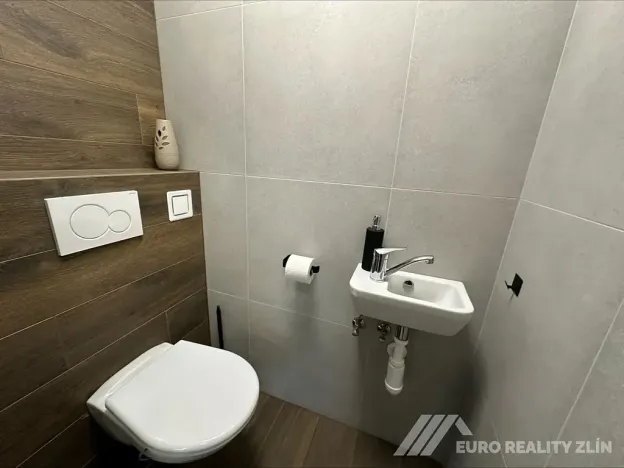 Pronájem bytu 1+kk, Otrokovice, Nábřeží, 38 m2