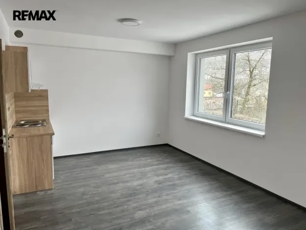 Pronájem bytu 1+kk, Zlín - Malenovice, Jarolímkovo náměstí, 27 m2