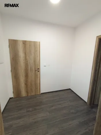 Pronájem bytu 1+kk, Zlín - Malenovice, Jarolímkovo náměstí, 27 m2
