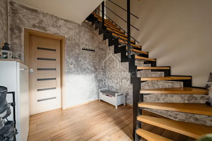 Prodej rodinného domu, Benátky, 145 m2