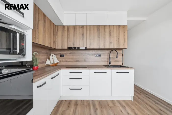 Prodej bytu 1+1, Hradec Králové - Nový Hradec Králové, třída Edvarda Beneše, 41 m2