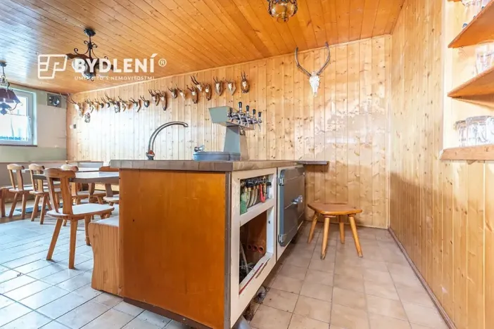 Prodej restaurace, Vysoká Pec, 1120 m2