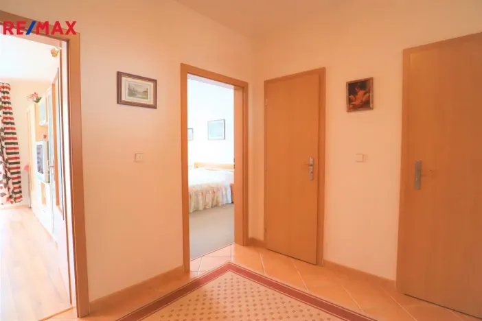 Pronájem bytu 2+kk, Karlovy Vary - Drahovice, Waldertova, 61 m2