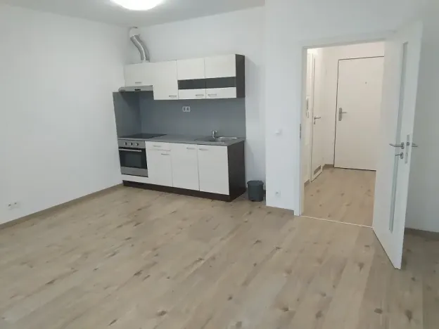 Prodej kanceláře, Praha - Uhříněves, náměstí Bratří Jandusů, 35 m2