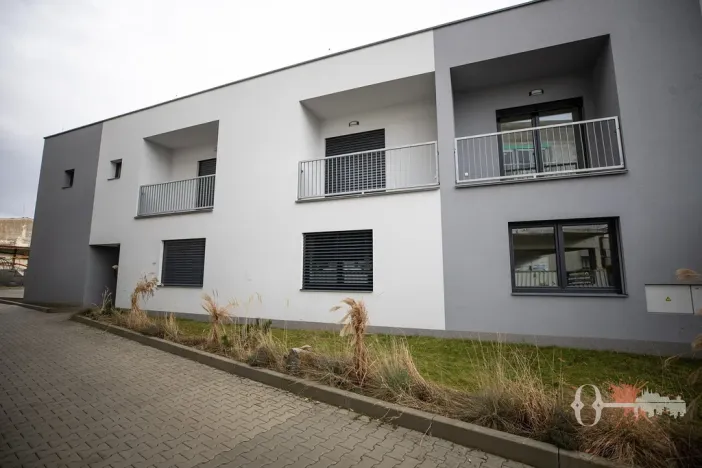 Pronájem bytu 1+kk, Praha - Uhříněves, Douchova, 32 m2