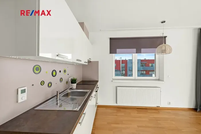 Pronájem bytu 1+kk, Praha - Řeporyje, Kakosova, 35 m2