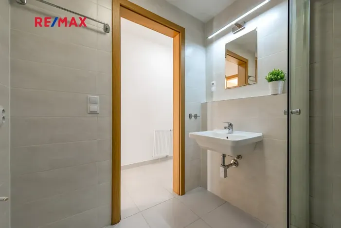 Pronájem bytu 1+kk, Praha - Řeporyje, Kakosova, 35 m2