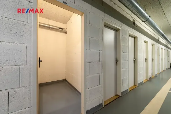 Pronájem bytu 1+kk, Praha - Řeporyje, Kakosova, 35 m2