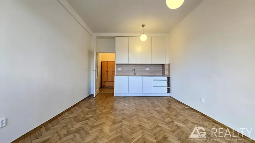 Pronájem bytu 1+kk, Praha - Bubeneč, Terronská, 25 m2