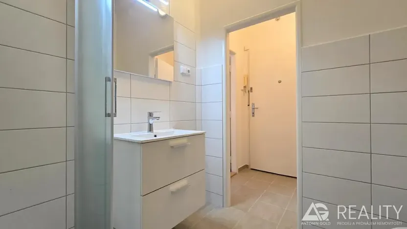 Pronájem bytu 1+kk, Praha - Bubeneč, Terronská, 25 m2