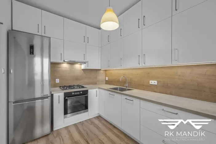 Pronájem bytu 2+kk, Praha - Kobylisy, Kobyliské náměstí, 56 m2