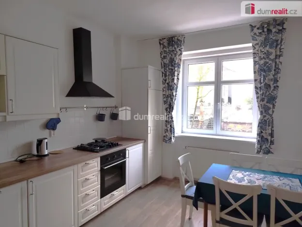 Pronájem bytu 3+1, Děčín - Děčín I-Děčín, Sládkova, 85 m2