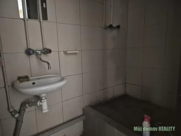 Pronájem výrobních prostor, Praha - Běchovice, Podnikatelská, 695 m2