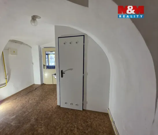 Pronájem obchodního prostoru, Jablonné v Podještědí, náměstí Míru, 68 m2