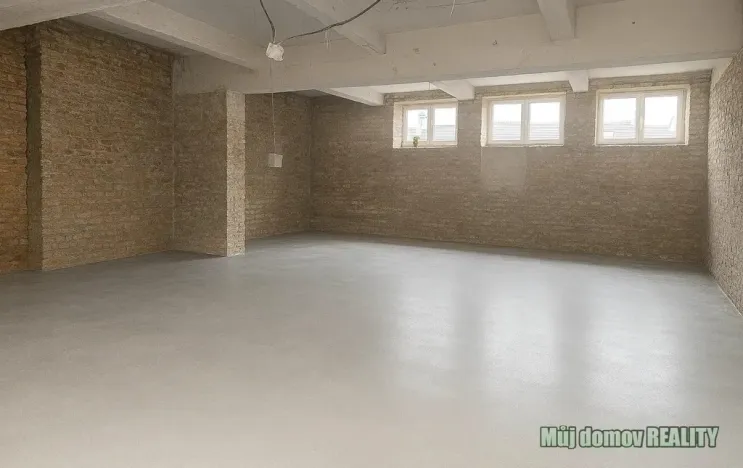 Pronájem obchodního prostoru, Praha - Libeň, náměstí Dr. Václava Holého, 300 m2