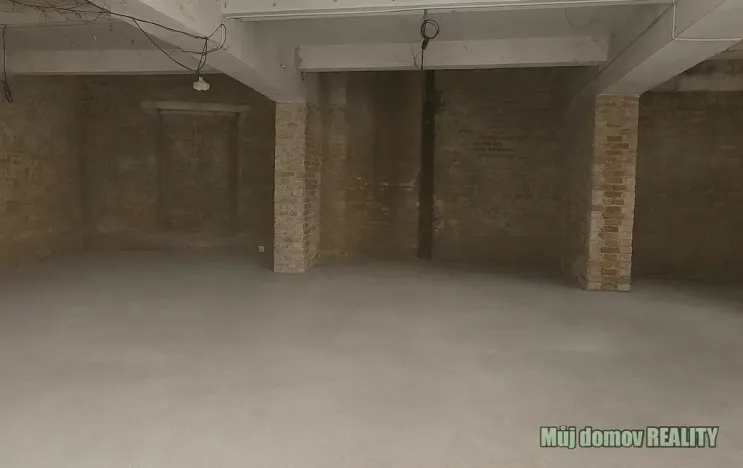 Pronájem obchodního prostoru, Praha - Libeň, náměstí Dr. Václava Holého, 300 m2