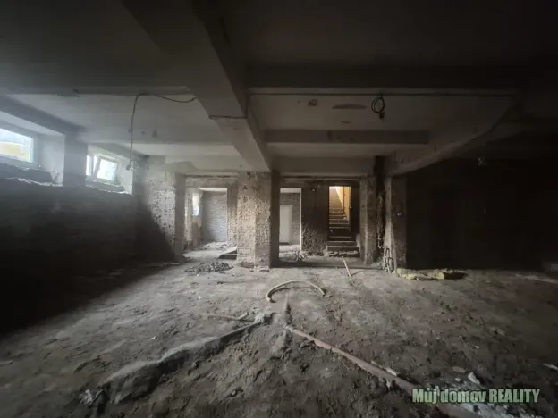 Pronájem obchodního prostoru, Praha - Libeň, náměstí Dr. Václava Holého, 300 m2