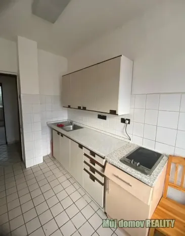 Pronájem ubytování, Praha - Uhříněves, Přátelství, 626 m2