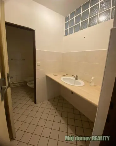 Pronájem ubytování, Praha - Uhříněves, Přátelství, 626 m2