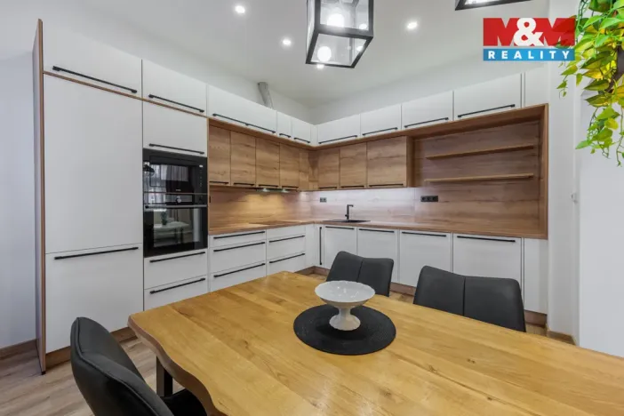 Prodej bytu 2+1, Karlovy Vary, Bělehradská, 96 m2