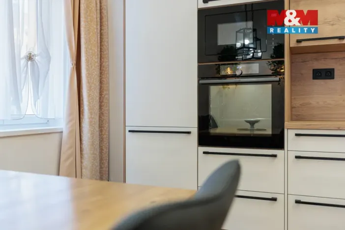 Prodej bytu 2+1, Karlovy Vary, Bělehradská, 96 m2