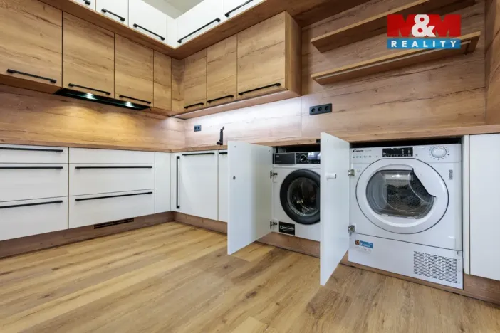 Prodej bytu 2+1, Karlovy Vary, Bělehradská, 96 m2