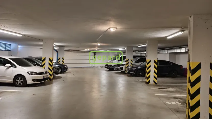 Prodej garážového stání, Brno - Slatina, Lučiny, 12 m2