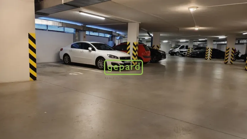 Prodej garážového stání, Brno - Slatina, Lučiny, 12 m2