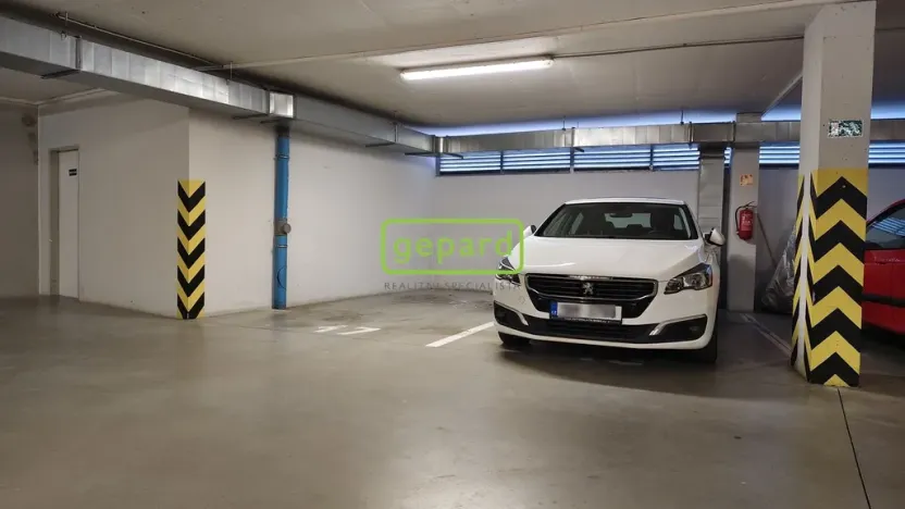 Prodej garážového stání, Brno - Slatina, Lučiny, 12 m2