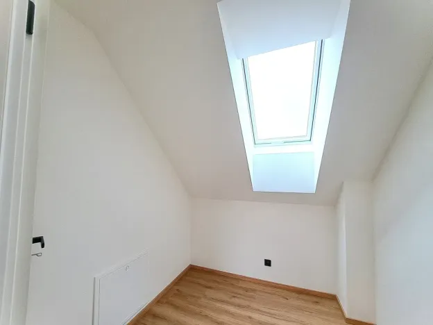 Prodej rodinného domu, Stochov, náměstí u dubu, 96 m2