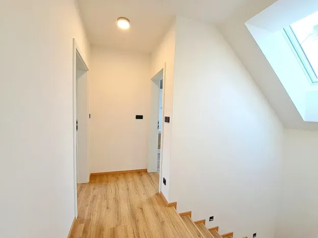 Prodej rodinného domu, Stochov, náměstí u dubu, 96 m2