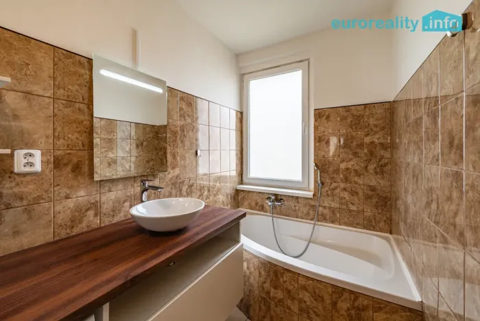 Prodej bytu 3+1, Horní Slavkov, Dlouhá, 65 m2