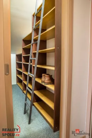 Prodej bytu 2+kk, Šestajovice, Komenského, 69 m2