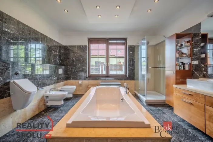 Prodej rodinného domu, Praha - Horní Počernice, Zárybnická, 307 m2