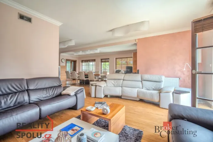 Prodej rodinného domu, Praha - Horní Počernice, Zárybnická, 307 m2