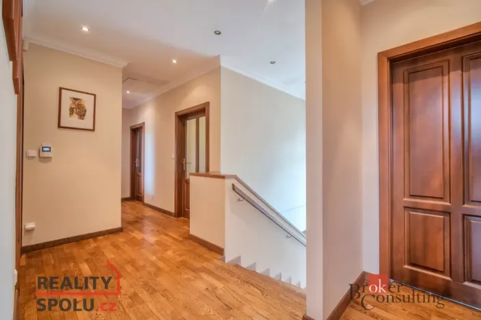 Prodej rodinného domu, Praha - Horní Počernice, Zárybnická, 307 m2