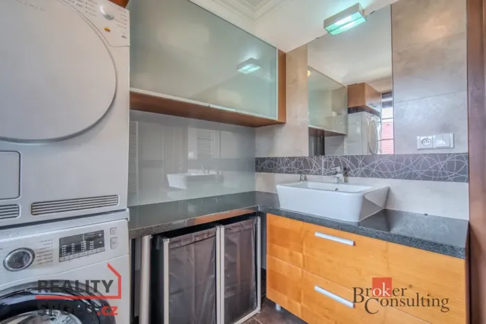 Prodej rodinného domu, Praha - Horní Počernice, Zárybnická, 307 m2