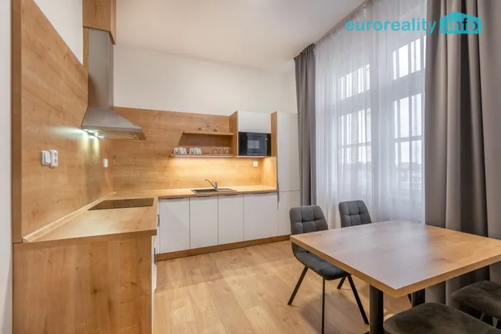 Pronájem bytu 2+1, Mladá Boleslav, náměstí Míru, 69 m2