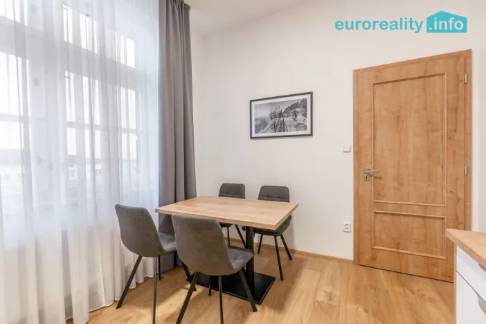 Pronájem bytu 2+1, Mladá Boleslav, náměstí Míru, 69 m2