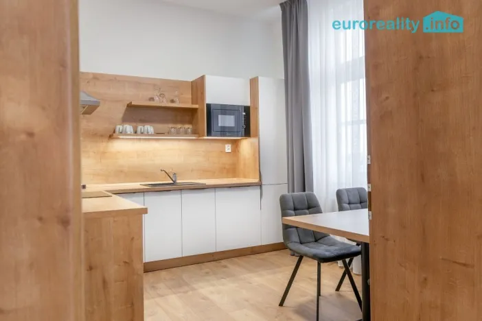 Pronájem bytu 2+1, Mladá Boleslav, náměstí Míru, 69 m2