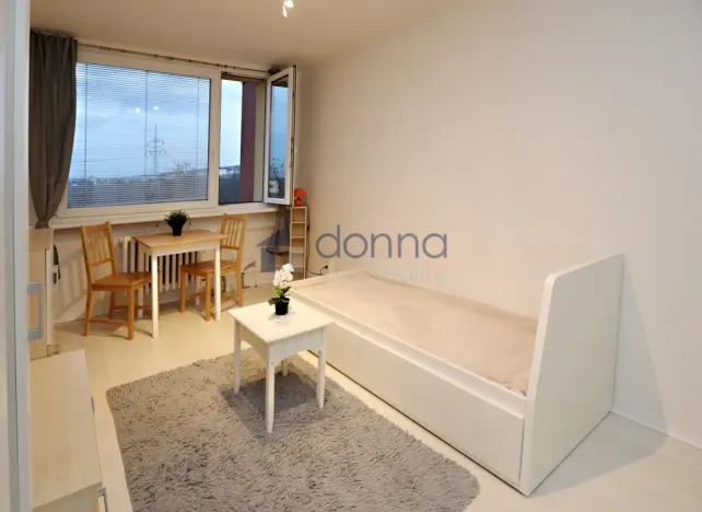 Pronájem bytu 1+kk, Praha, Křivenická, 22 m2