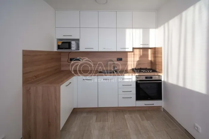 Pronájem bytu 3+1, Praha - Prosek, Jablonecká, 68 m2