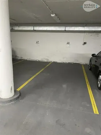 Pronájem garážového stání, Dolní Břežany, Ke Kapličce, 15 m2