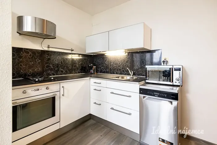 Pronájem bytu 2+kk, Praha - Karlín, Nekvasilova, 40 m2