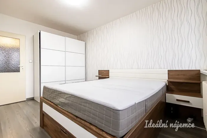 Pronájem bytu 2+kk, Praha - Karlín, Nekvasilova, 40 m2