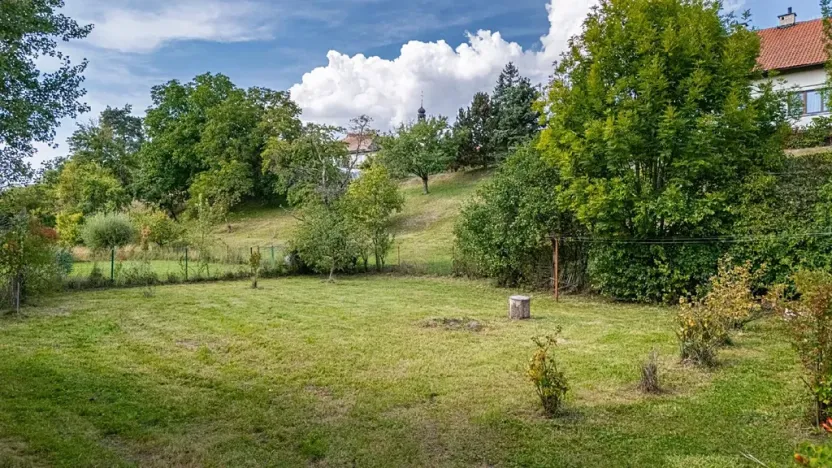 Prodej pozemku pro bydlení, Uhersko, 3765 m2