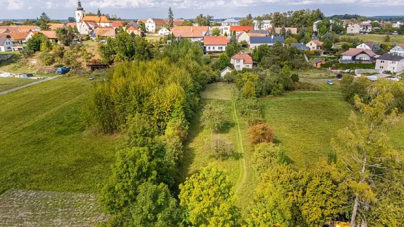 Prodej pozemku pro bydlení, Uhersko, 3765 m2