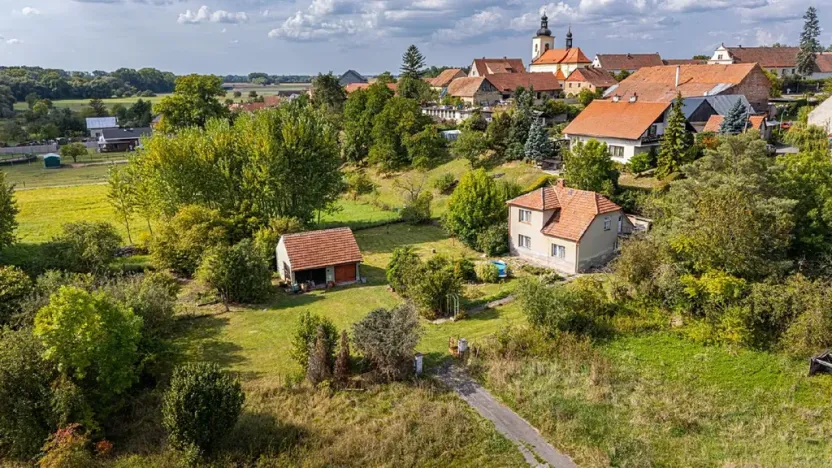 Prodej pozemku pro bydlení, Uhersko, 3765 m2