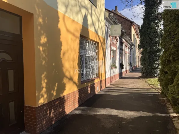 Pronájem bytu 1+1, Praha - Michle, Vokáčova, 47 m2