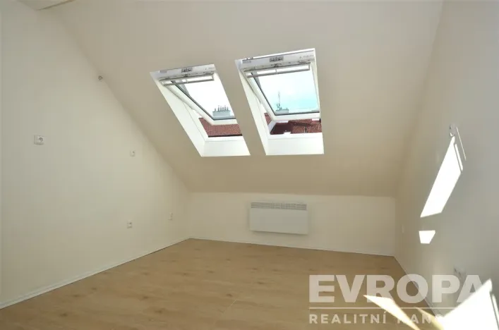 Pronájem bytu 2+kk, Praha - Vinohrady, Jagellonská, 41 m2